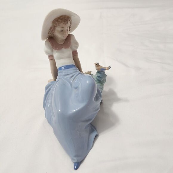 Nao by Lladro Figurine Listening To The Birds Song (Girl and Bird) Retired Vtg - Picture 5 of 11